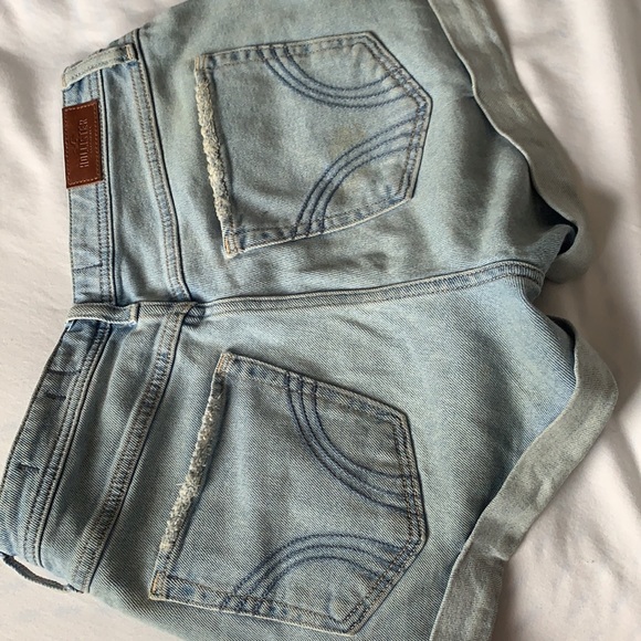 HOLLISTER BOYFREIND SHORTS - Picture 3 of 3